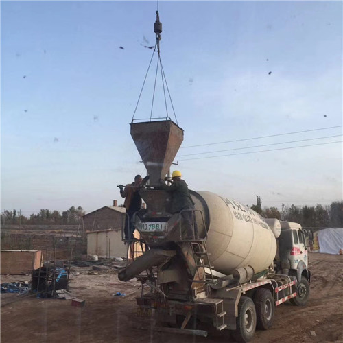 和硕县“精准瞄准”—— 吊车的 “定位导航” 技术