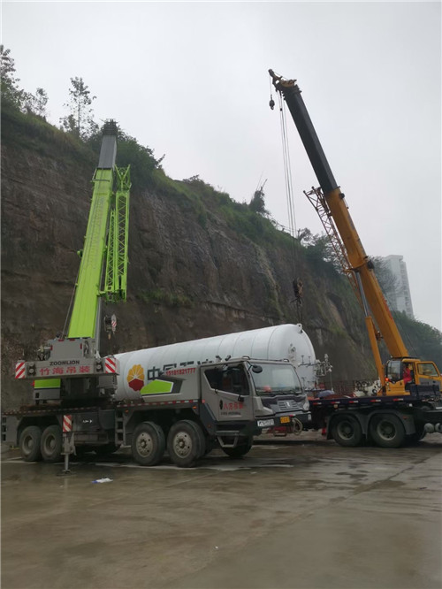 和硕县“不怕风雨冻”—— 吊车的 “恶劣环境适应” 技术